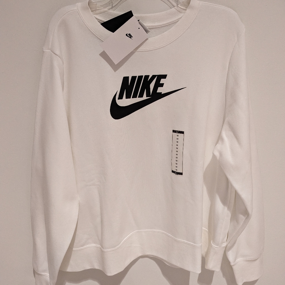 WOMEN'S NIKE SWEATSHIRT